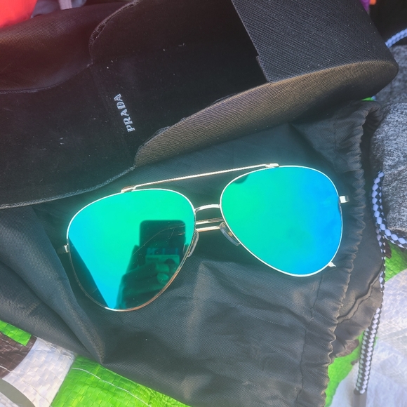 Prada Accessories - PRADA sunglasses 🕶